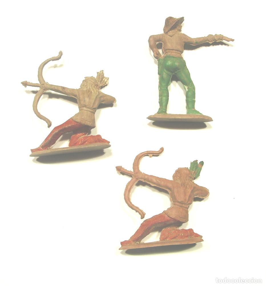 Figuras de goma y PVC: Cowboy y 2 Indios arrodillados con Arco - Foto 1