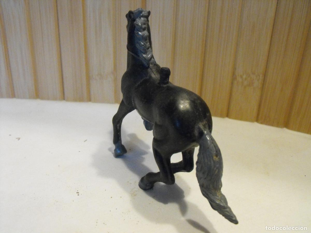 Figuras de goma y PVC: Caballo de indio. 11 cm. de longitud - Foto 3