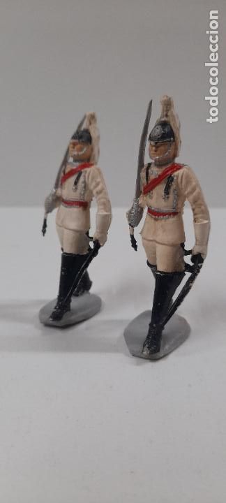 Figuras de Goma y PVC: DOS SOLDADOS DE DRAGONES EN DESFILE . REALIZADOS POR NOVOPLAST . ORIGINAL A&Ntilde;OS 50 EN GOMA