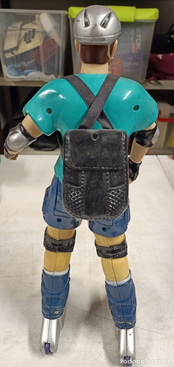 Figuras de goma y PVC: Mu&ntilde;eco patines - Foto 2