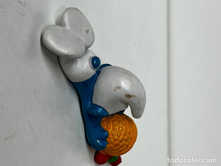 Figuras de goma y PVC: PITUFO - cesta manzanas schleich - Foto 2