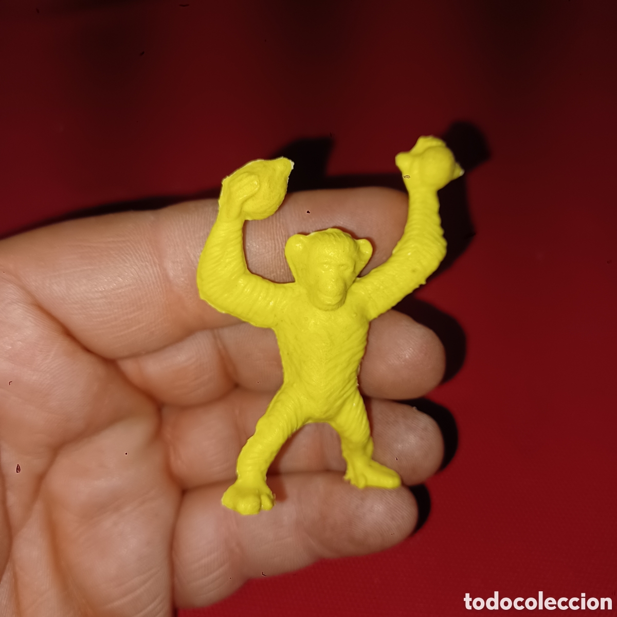 Figuras de goma y PVC: Gorila de pvc amarillo obsequio original detergente PERSAN DUNKIN - Foto 1