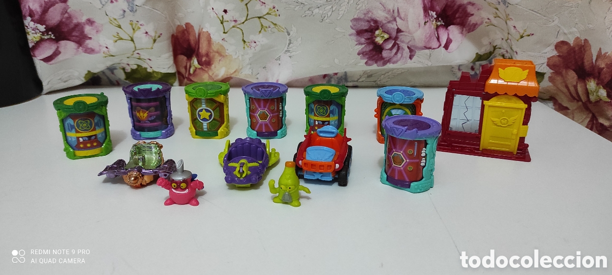 Figuras de goma y PVC: Lote mu&ntilde;ecos super things - Foto 1