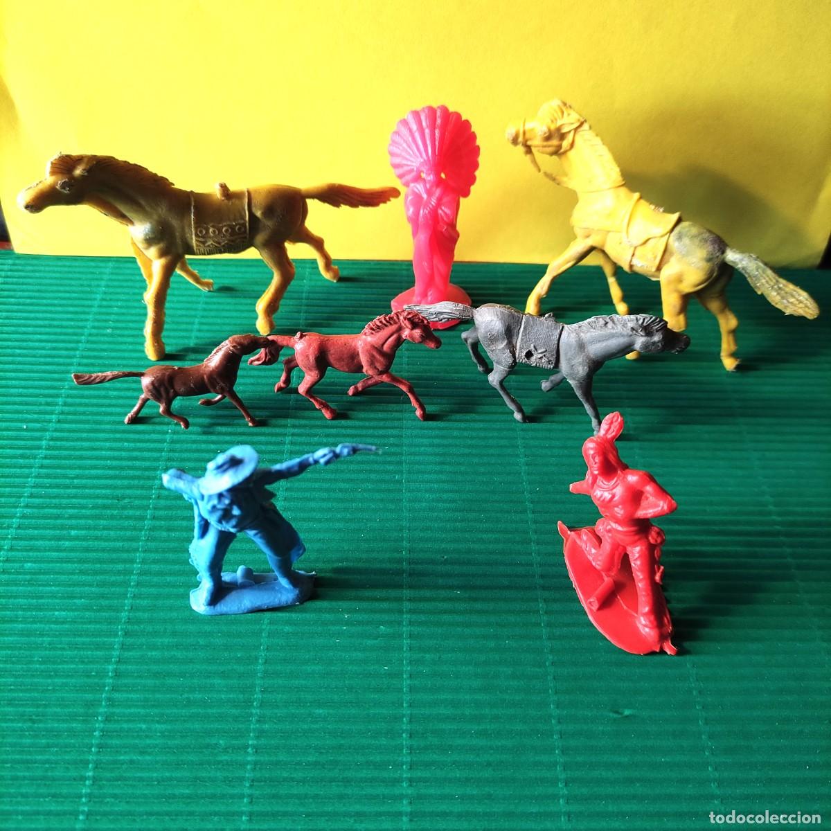 Figuras de goma y PVC: FIGURAS . INDIOS,VAQUEROS Y CABALLOS * LOTE - Foto 1