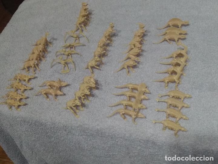 Figuras de goma y PVC: LOTE 44 PEQUE&Ntilde;OS DINOSAURIOS ESQUELETOS - Foto 1
