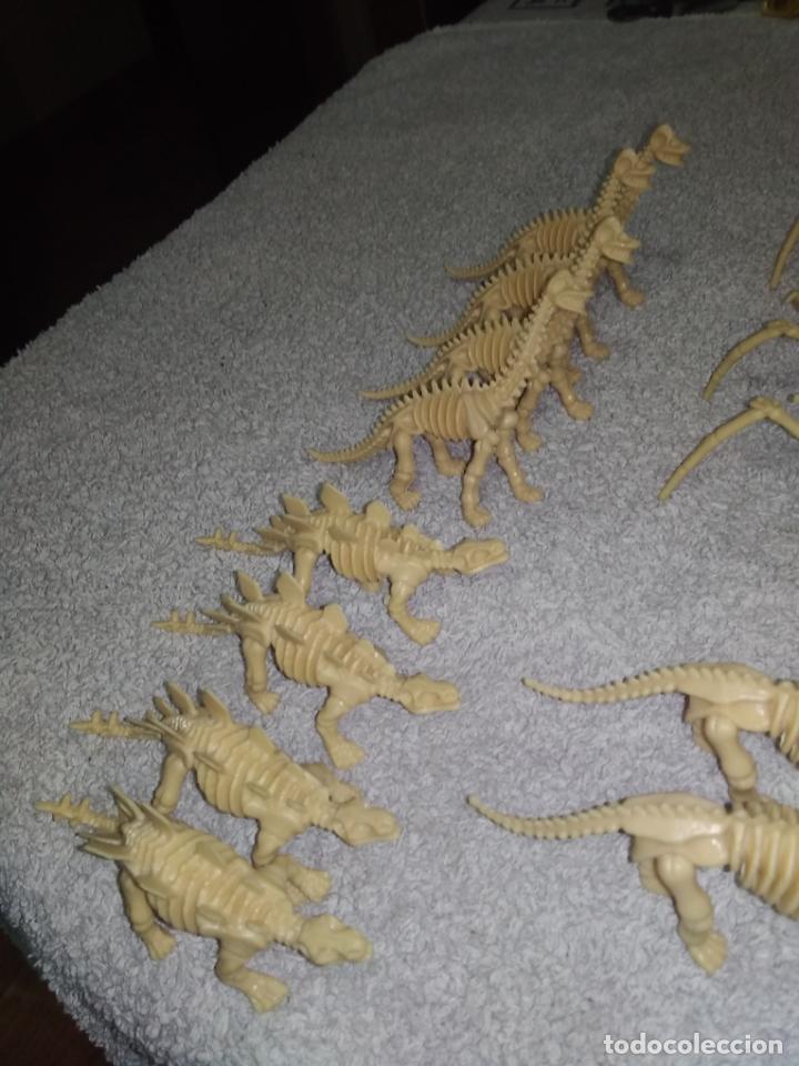 Figuras de goma y PVC: LOTE 44 PEQUE&Ntilde;OS DINOSAURIOS ESQUELETOS - Foto 3