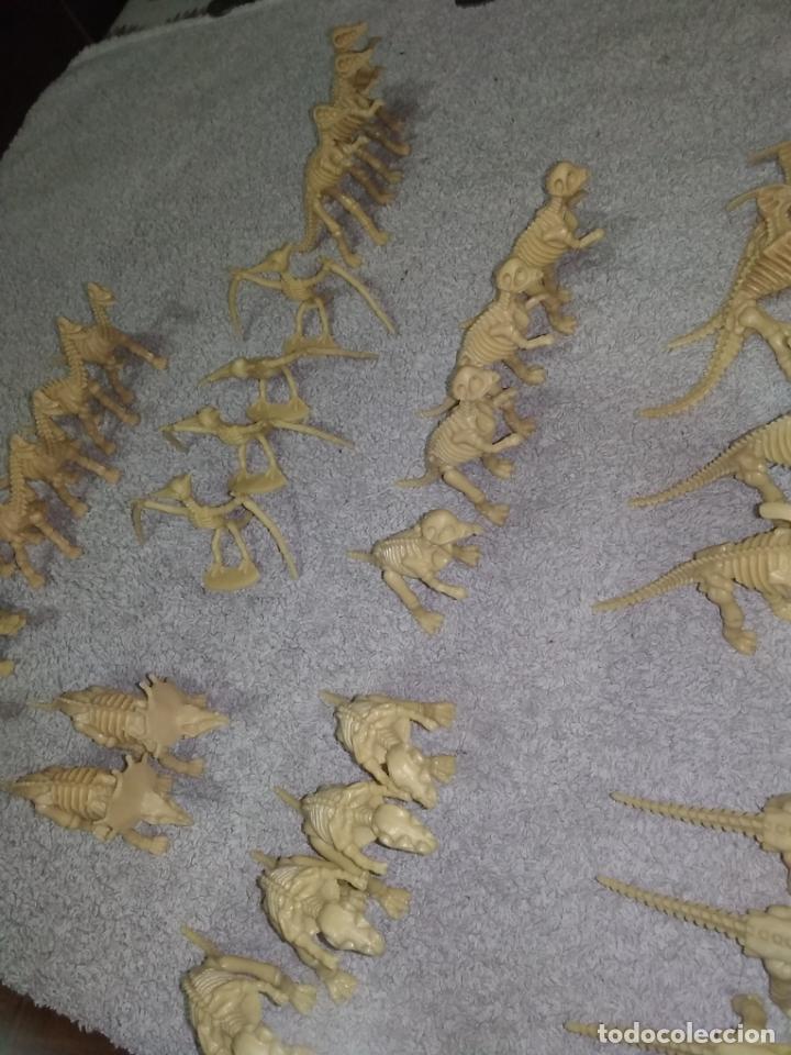 Figuras de goma y PVC: LOTE 44 PEQUE&Ntilde;OS DINOSAURIOS ESQUELETOS - Foto 4