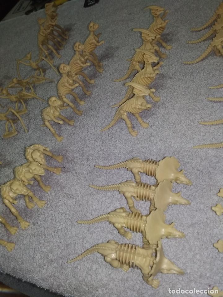 Figuras de goma y PVC: LOTE 44 PEQUE&Ntilde;OS DINOSAURIOS ESQUELETOS - Foto 5