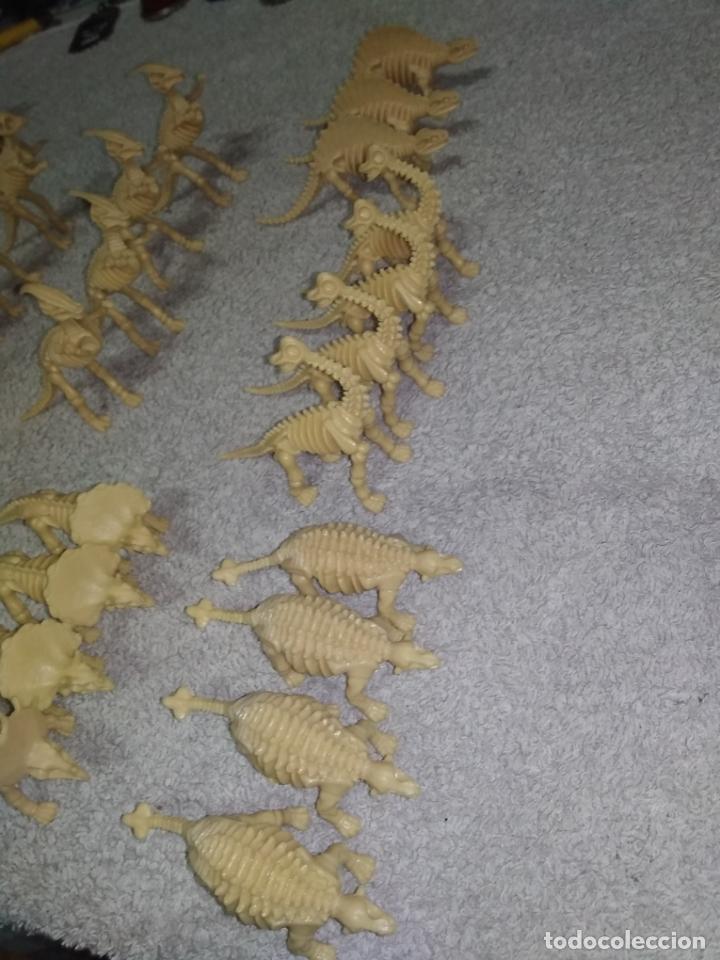 Figuras de goma y PVC: LOTE 44 PEQUE&Ntilde;OS DINOSAURIOS ESQUELETOS - Foto 6