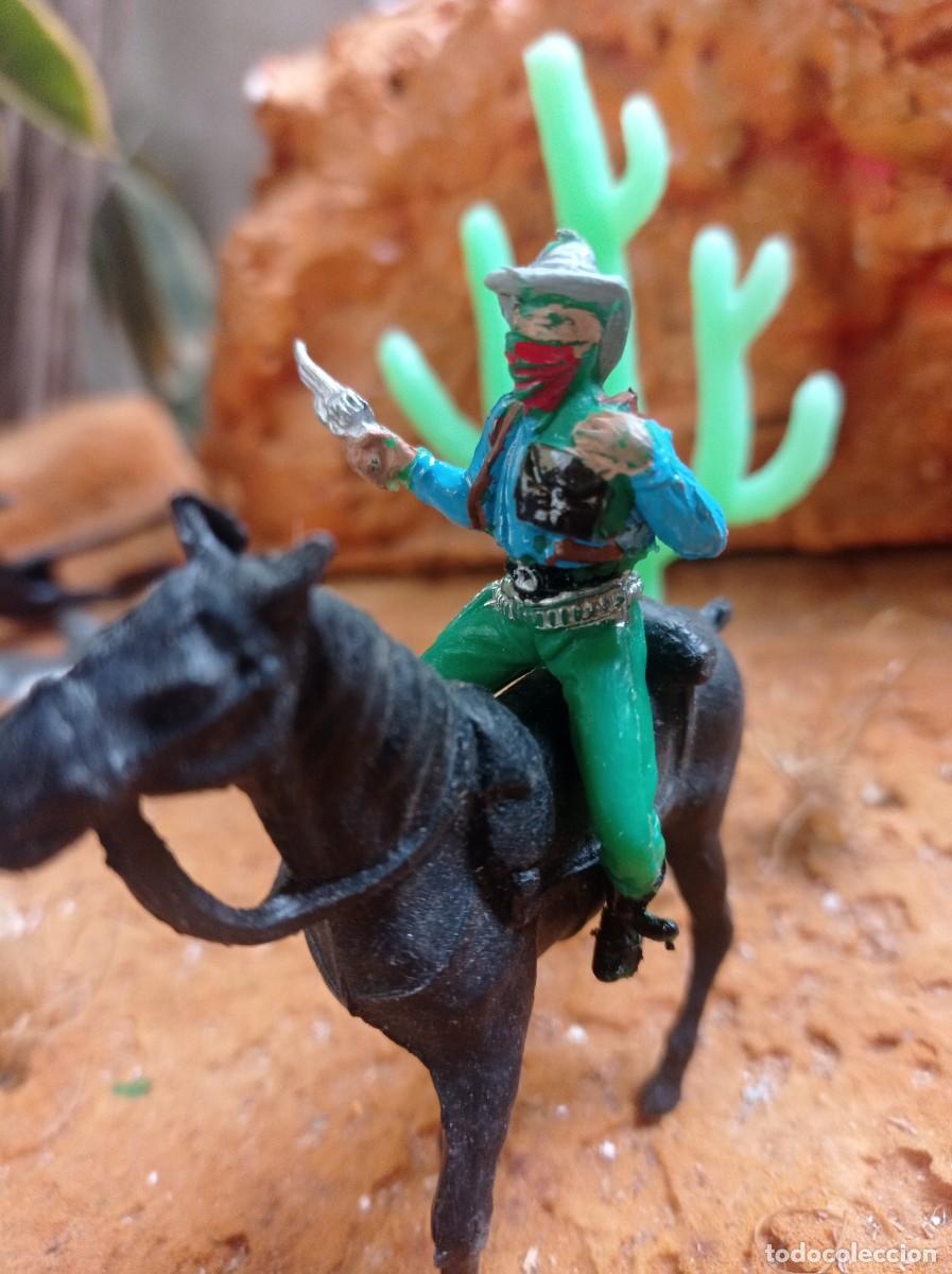 Figuras de goma y PVC: Vaquero y caballo de pech - Foto 1