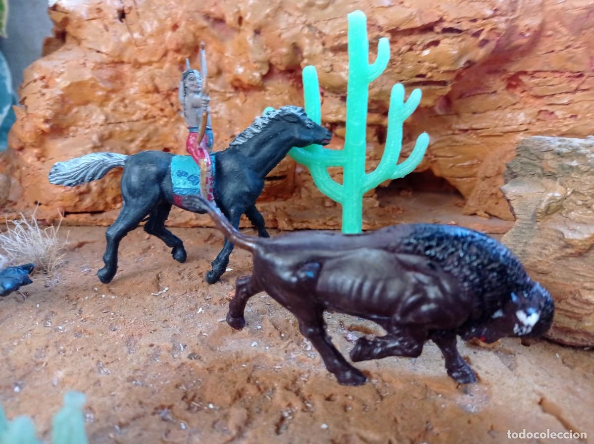 Figuras de goma y PVC: Indio de goma y bisonte - Foto 1