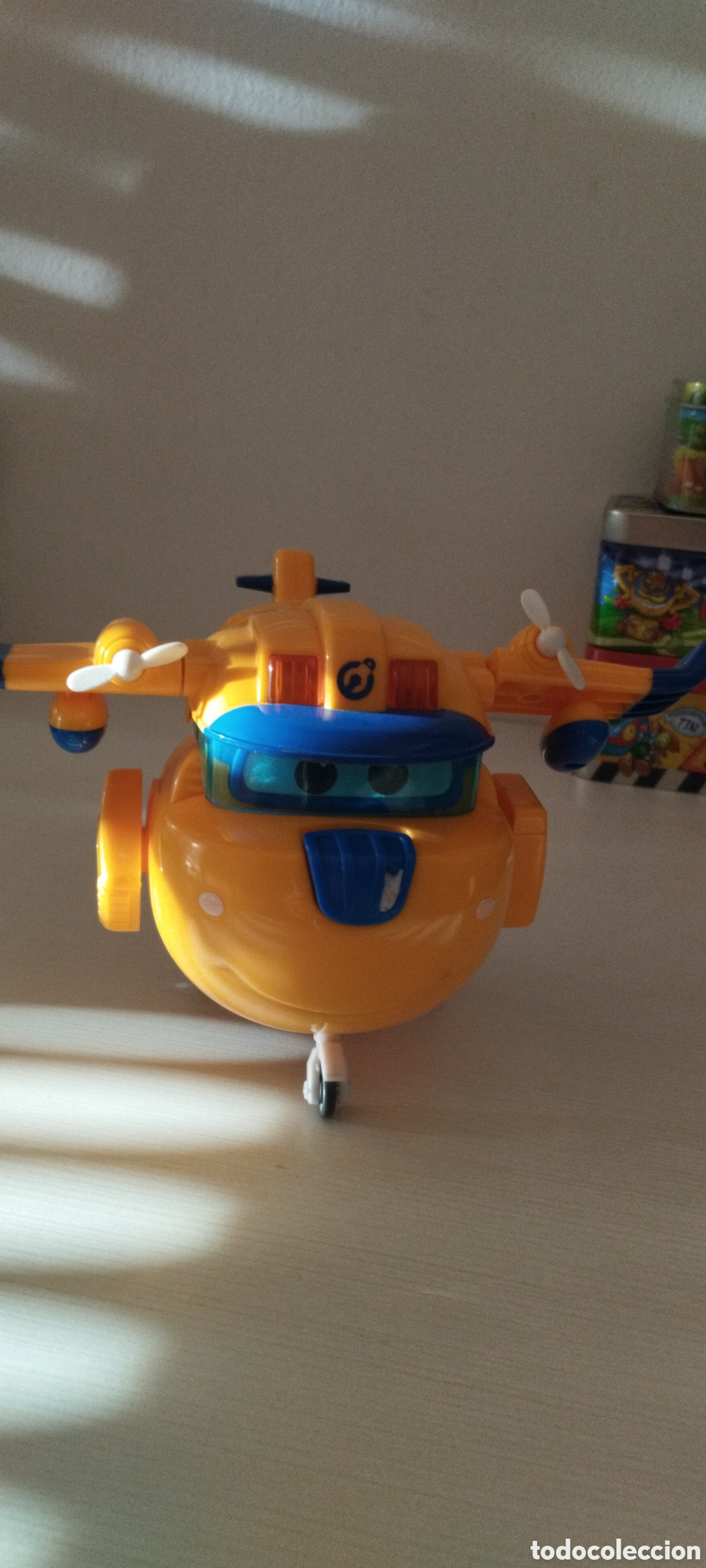Figuras de goma y PVC: Superwings amarillo convertible en avi&oacute;n - Foto 1