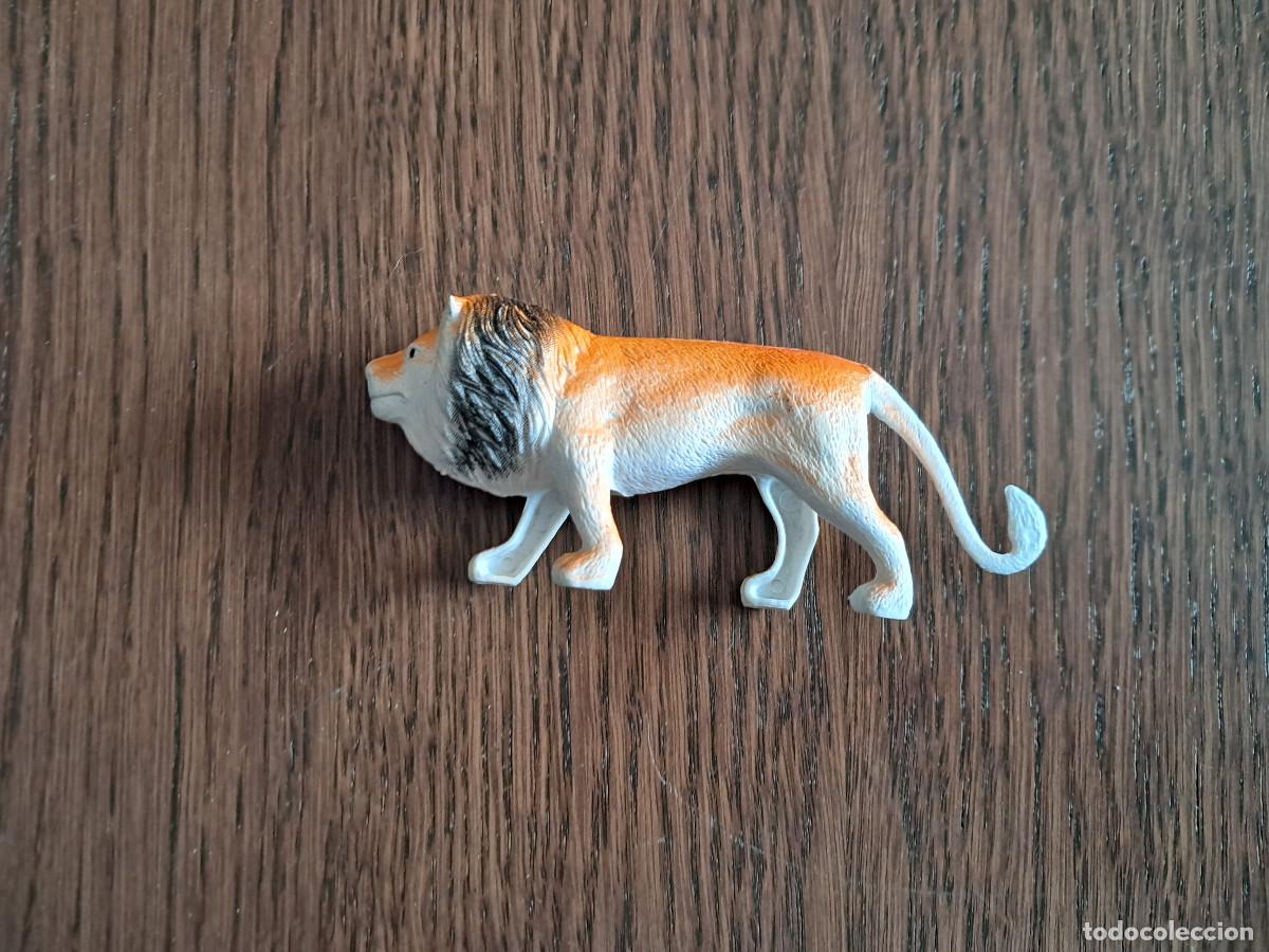 Figuras de goma y PVC: figura de pl&aacute;stico de le&oacute;n. - Foto 1