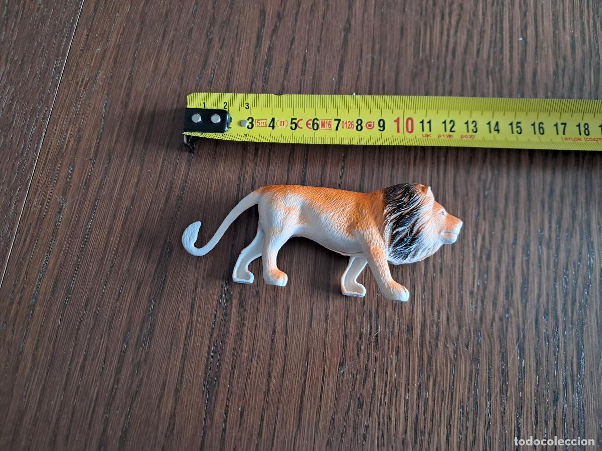 Figuras de goma y PVC: figura de pl&aacute;stico de le&oacute;n. - Foto 3