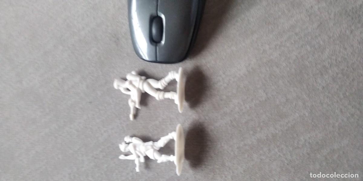 Figuras de goma y PVC: Astronauta tipo dunkin planos - Foto 1