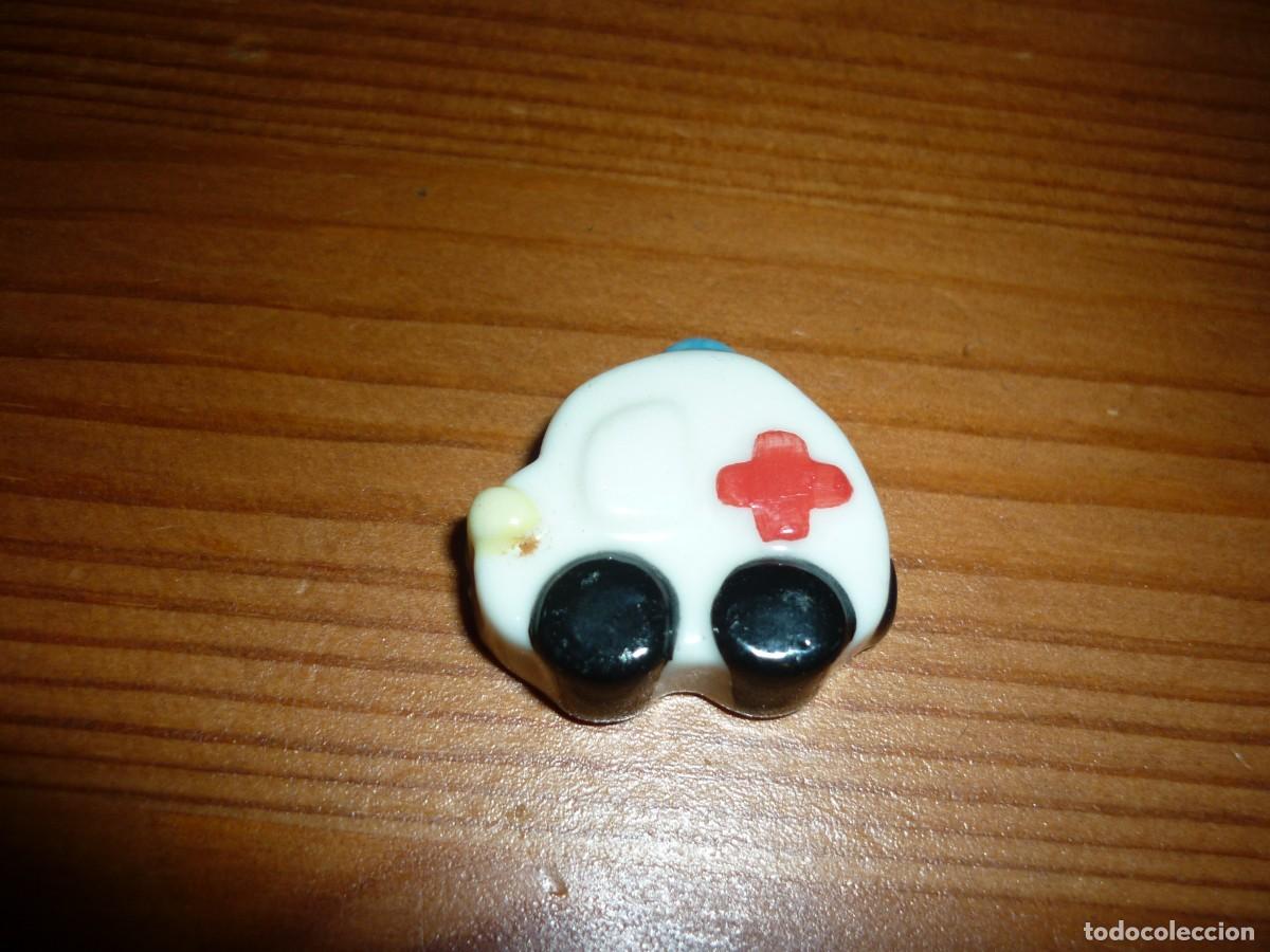 Figurines en Caoutchouc et PVC: Figura de cer&aacute;mica - f&egrave;ve - ambulancia - 2 cm