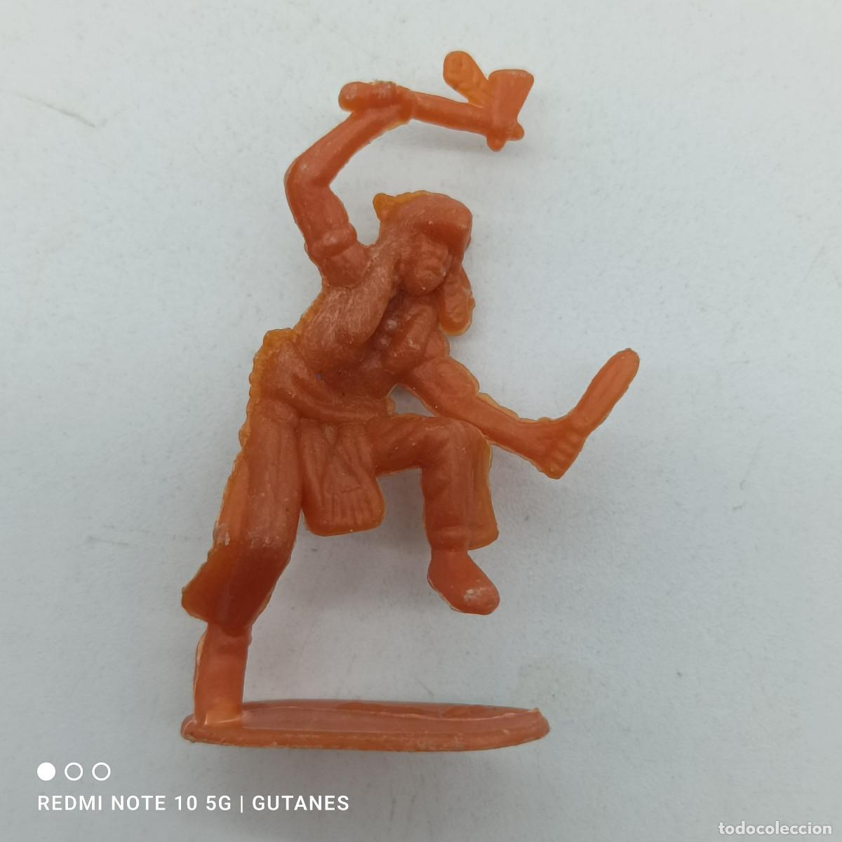 Figuras de goma y PVC: FIGURA INDIO NARANJA - Foto 1