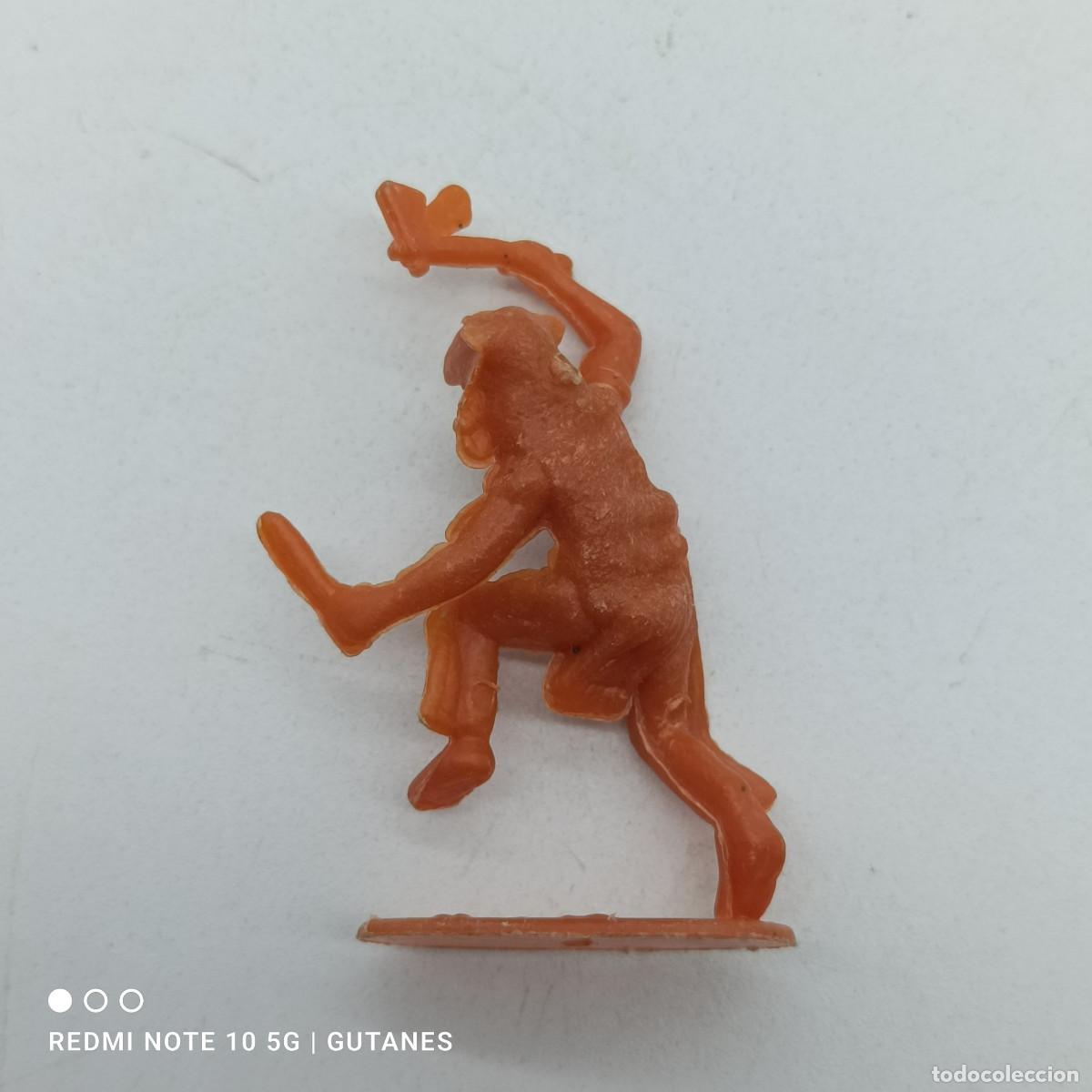 Figuras de goma y PVC: FIGURA INDIO NARANJA - Foto 2