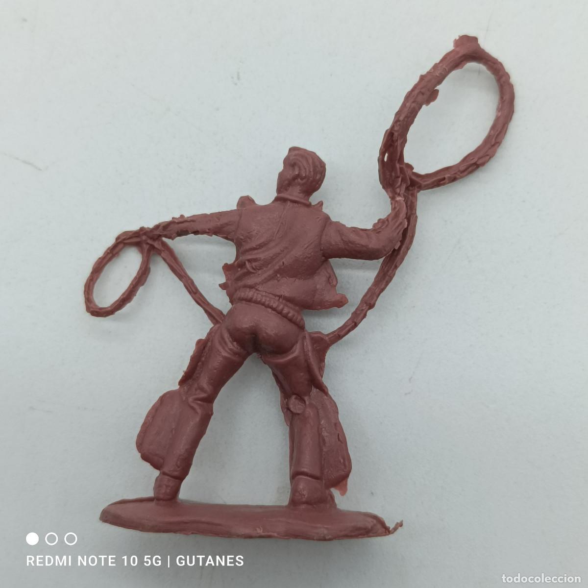 Figuras de goma y PVC: FIGURA VAQUERO ROJO - Foto 2