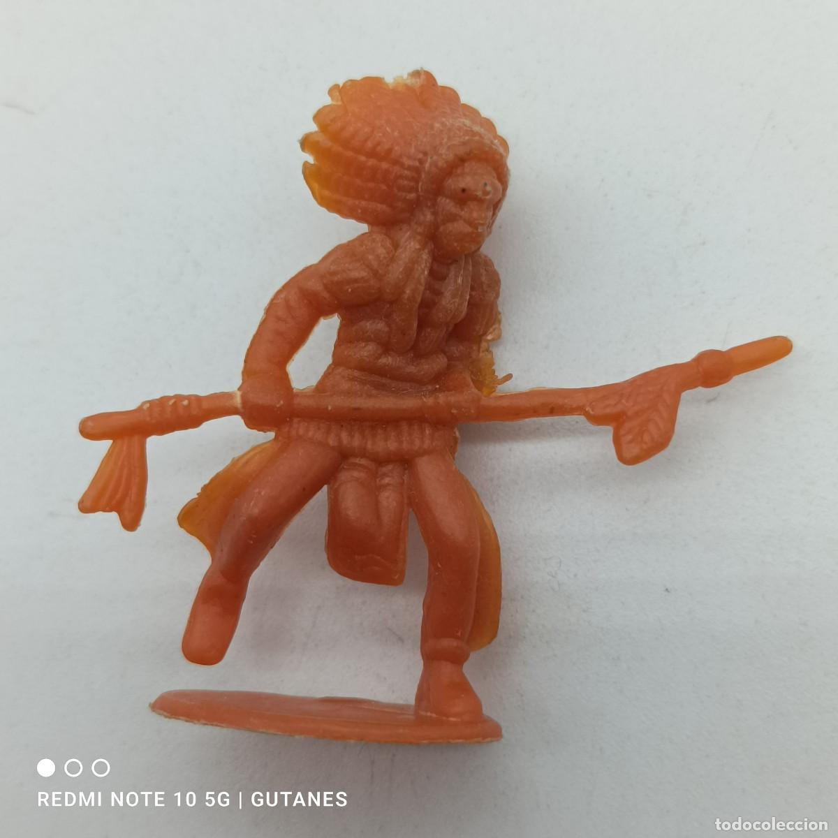 Figuras de goma y PVC: FIGURA INDIO NARANJA - Foto 1