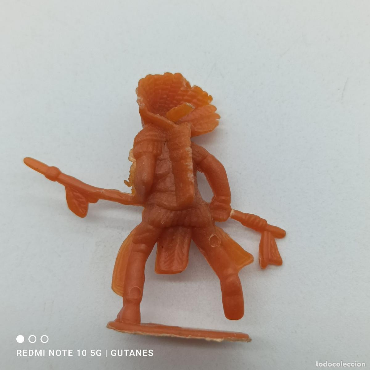 Figuras de goma y PVC: FIGURA INDIO NARANJA - Foto 2
