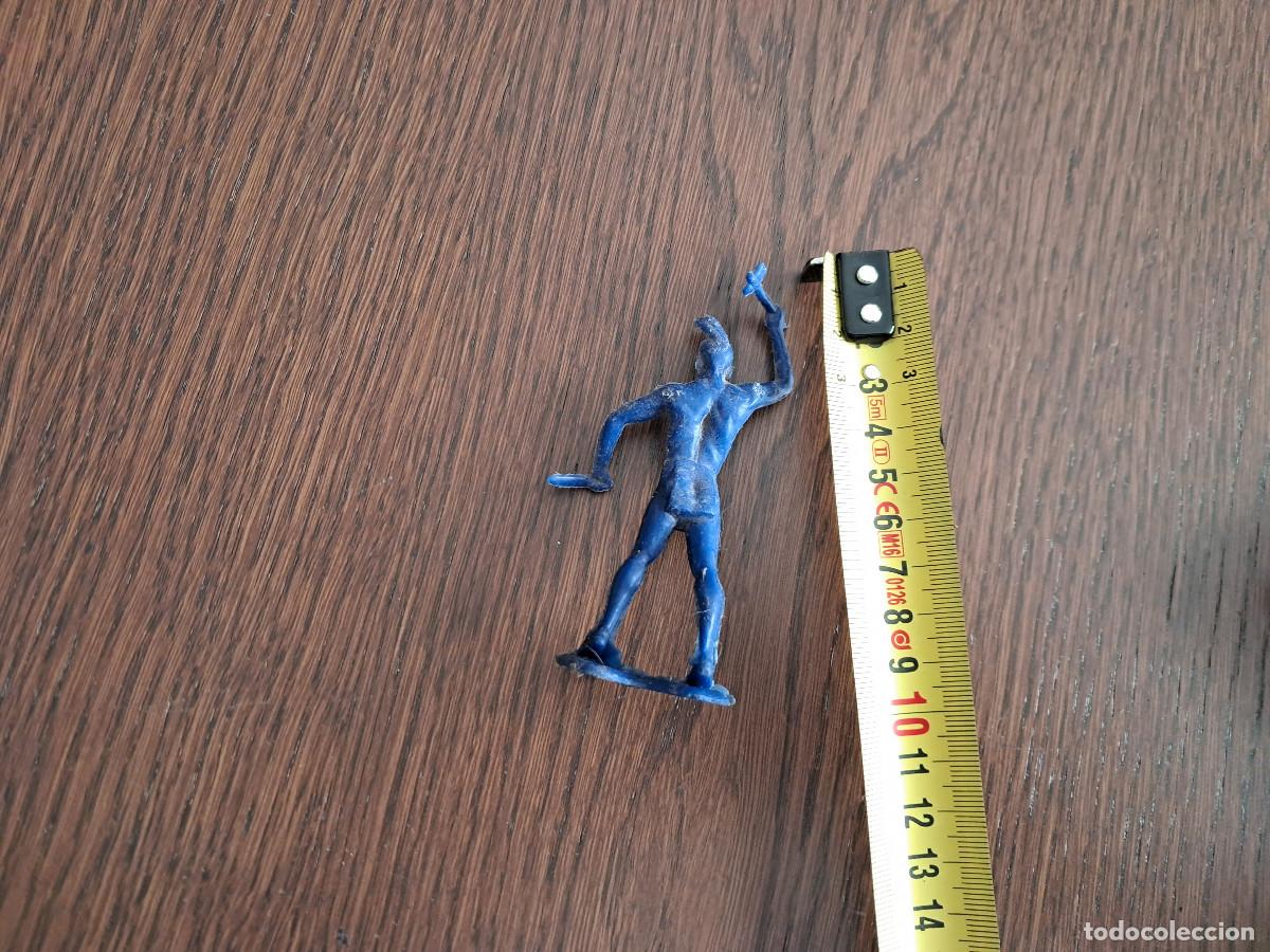 Figuras de goma y PVC: figura de pl&aacute;stico, del oeste, indio con hacha y cuchillo. - Foto 3