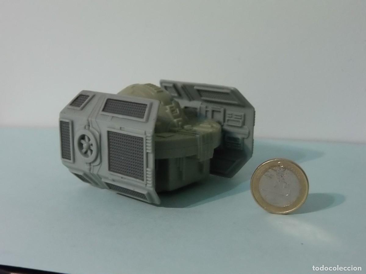 Figuras de goma y PVC: BURGER KING - STAR WARS - NAVE DARTH. - Foto 2