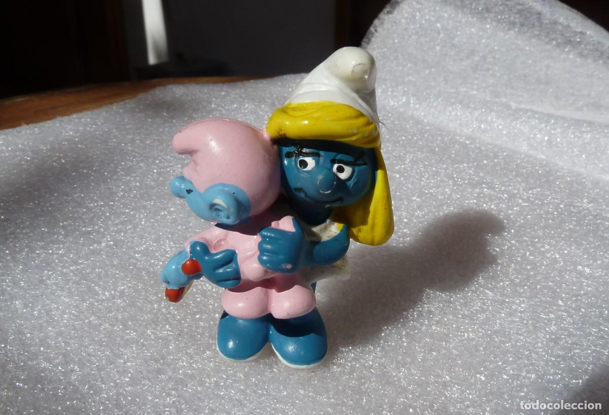 Figuras de goma y PVC: Pitufina con beb&eacute;. Schleich 1983 - Foto 1