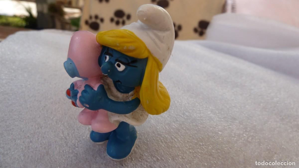 Figuras de goma y PVC: Pitufina con beb&eacute;. Schleich 1983 - Foto 3