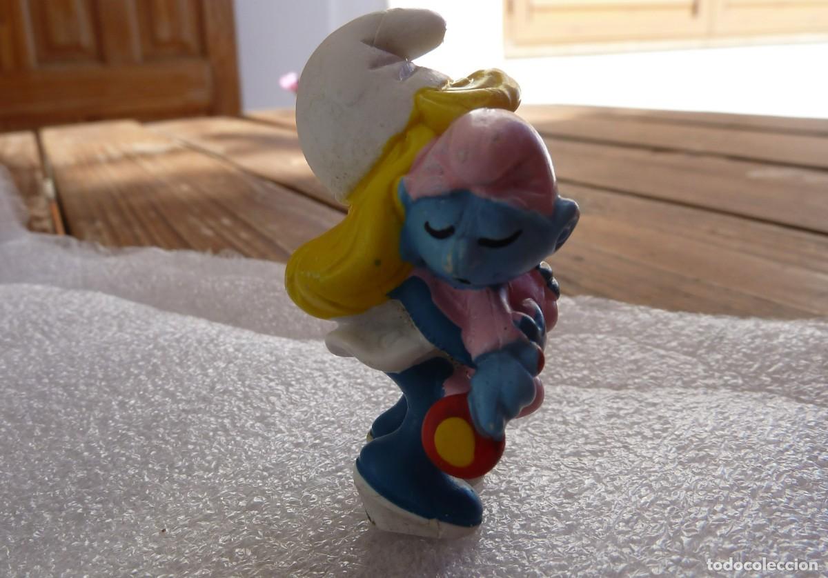 Figuras de goma y PVC: Pitufina con beb&eacute;. Schleich 1983 - Foto 4
