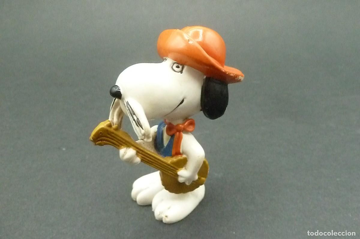 Figuras de goma y PVC: Snoopy tocando guitarra. - Foto 1