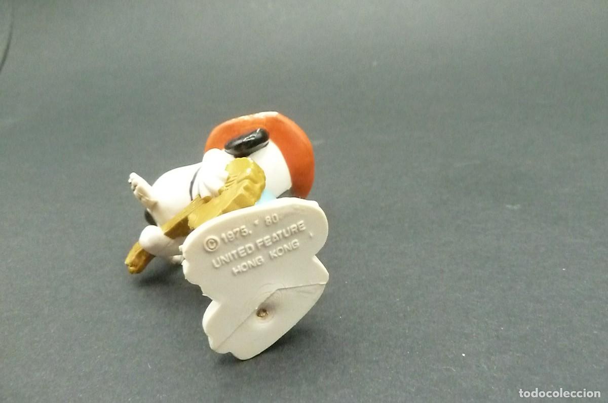 Figuras de goma y PVC: Snoopy tocando guitarra. - Foto 7