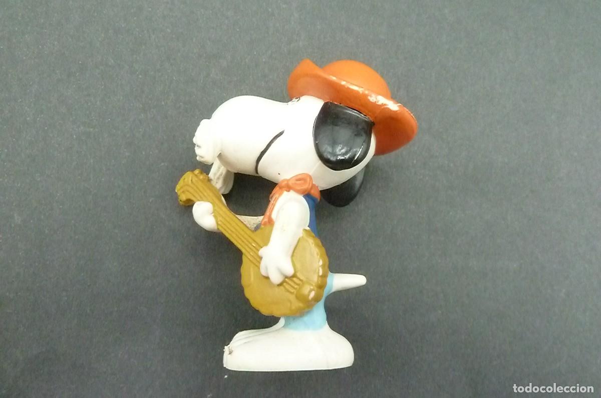 Figuras de goma y PVC: Snoopy tocando guitarra. - Foto 8
