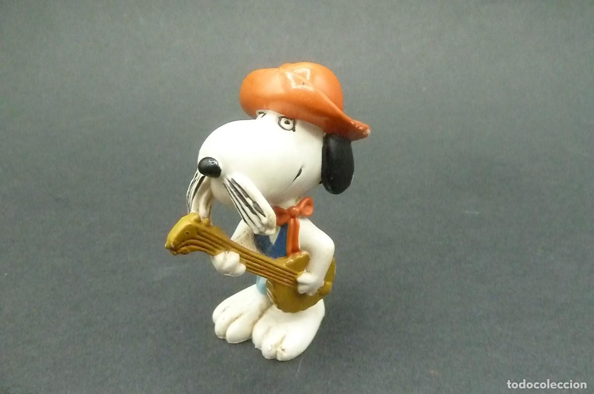 Figuras de goma y PVC: Snoopy tocando guitarra. - Foto 2
