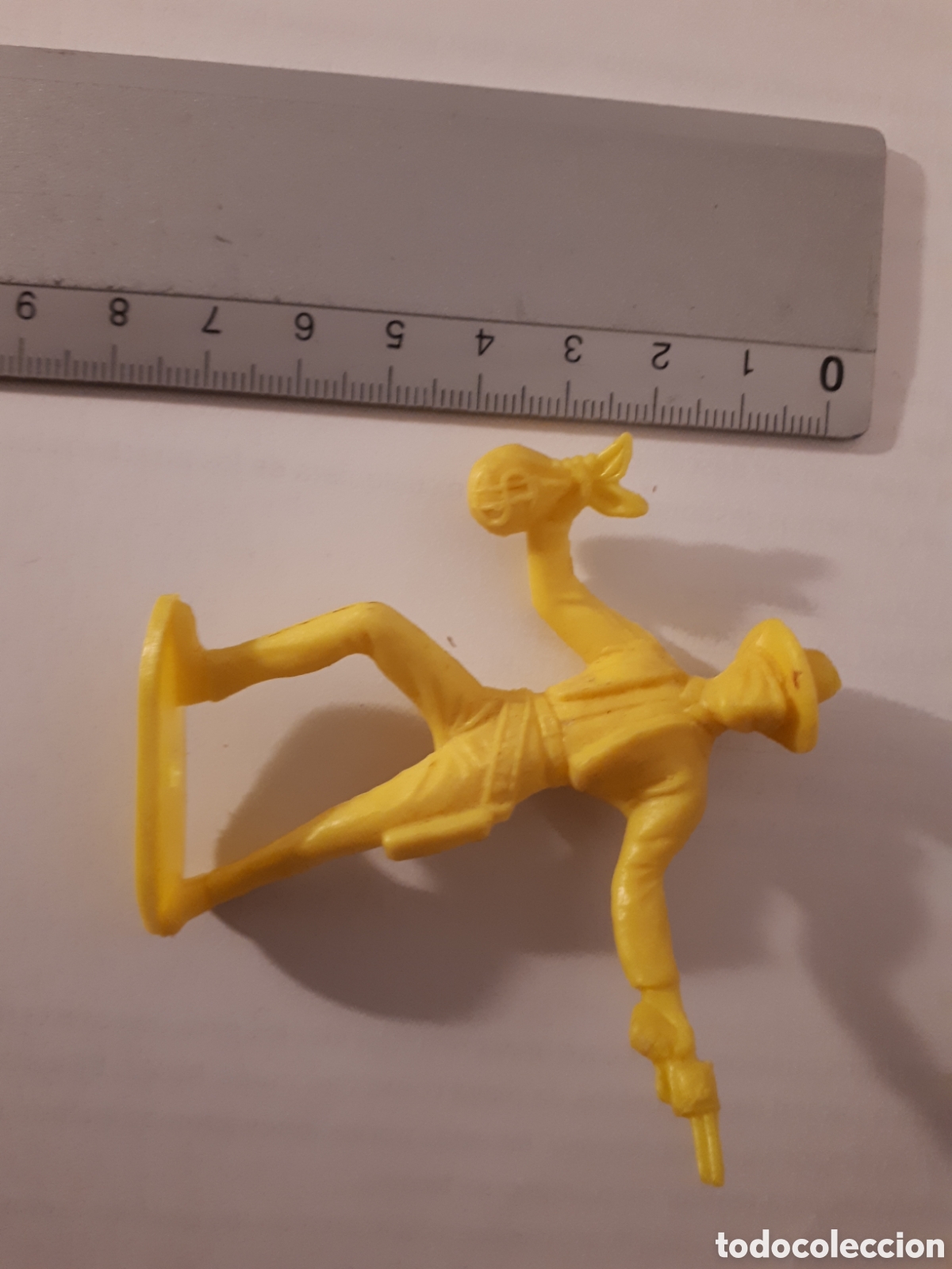 Figuras de goma y PVC: PISTOLERO COMANSI AMARILLO - Foto 3