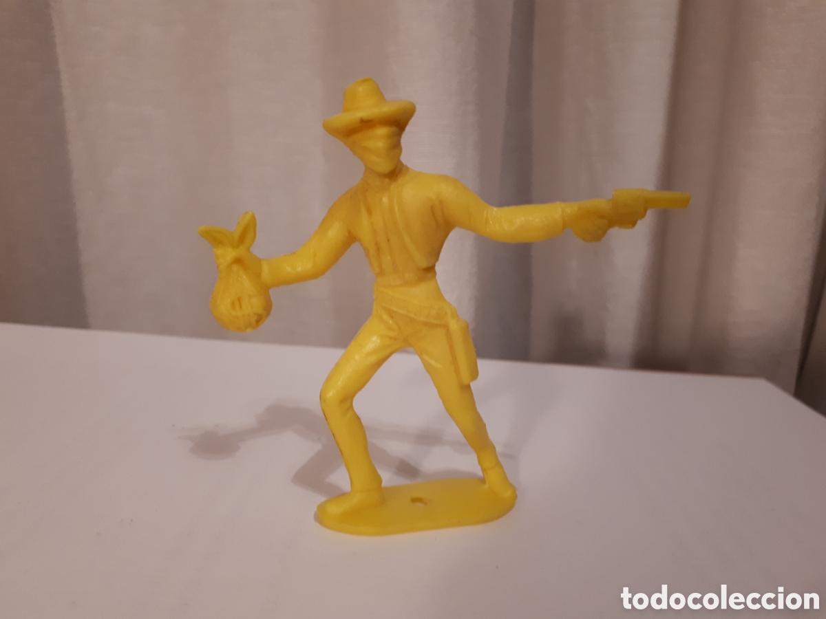 Figuras de goma y PVC: PISTOLERO COMANSI AMARILLO - Foto 1