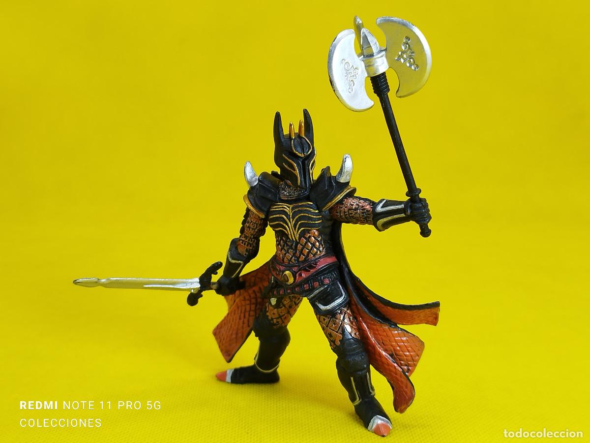 Gummi- und PVC-Figuren: Papo Caballero medieval con hacha y espada