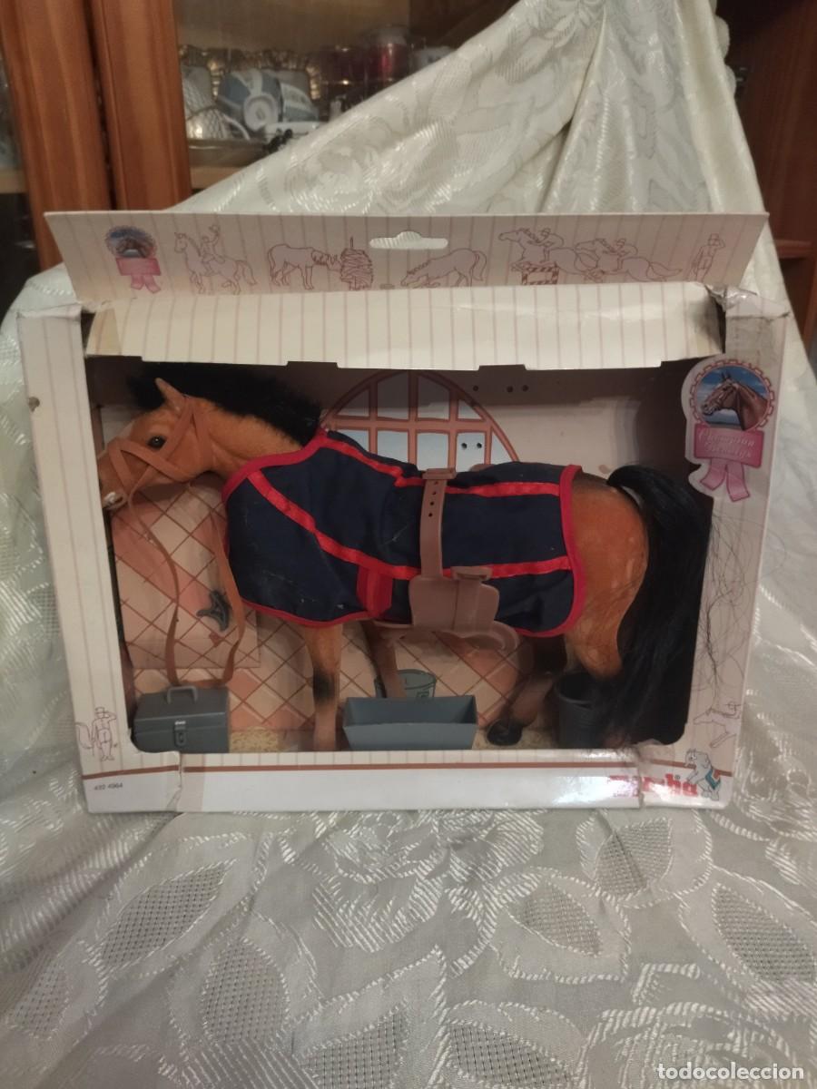 Figuras de goma y PVC: Caballo simba con accesorios. - Foto 1