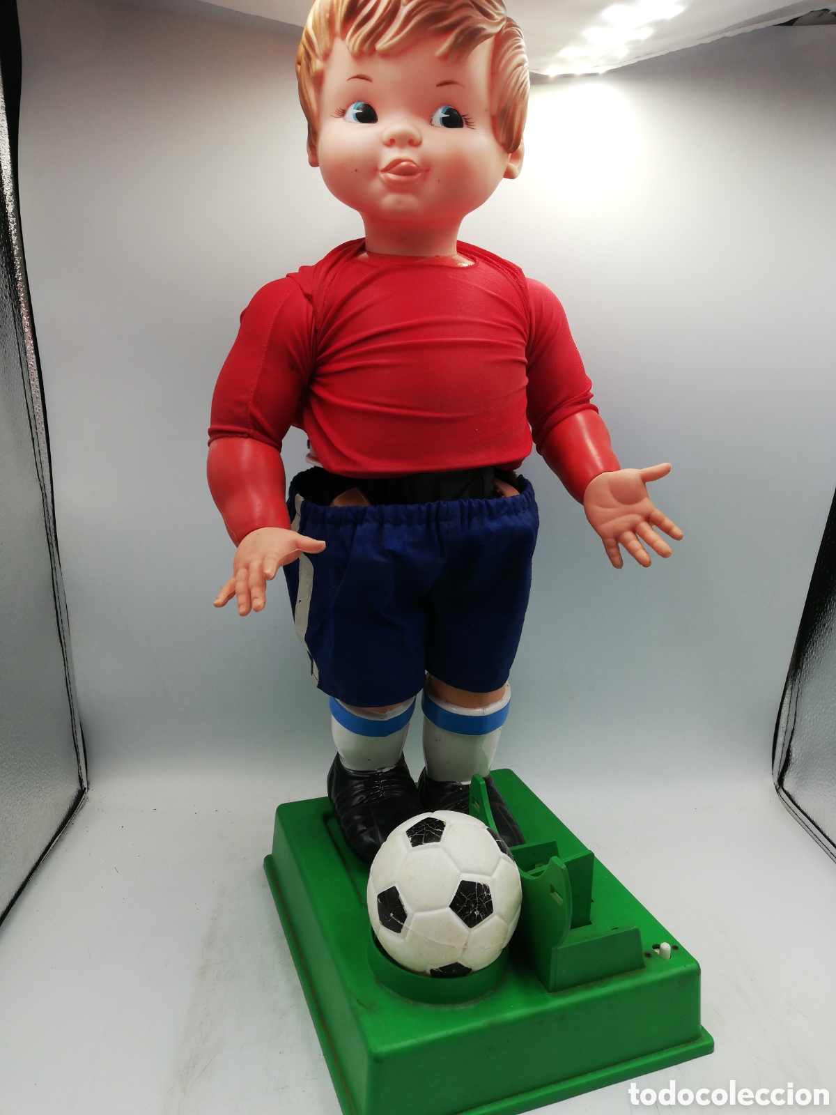 Figuras de goma y PVC: Mu&ntilde;eco chuta balones. - Foto 1