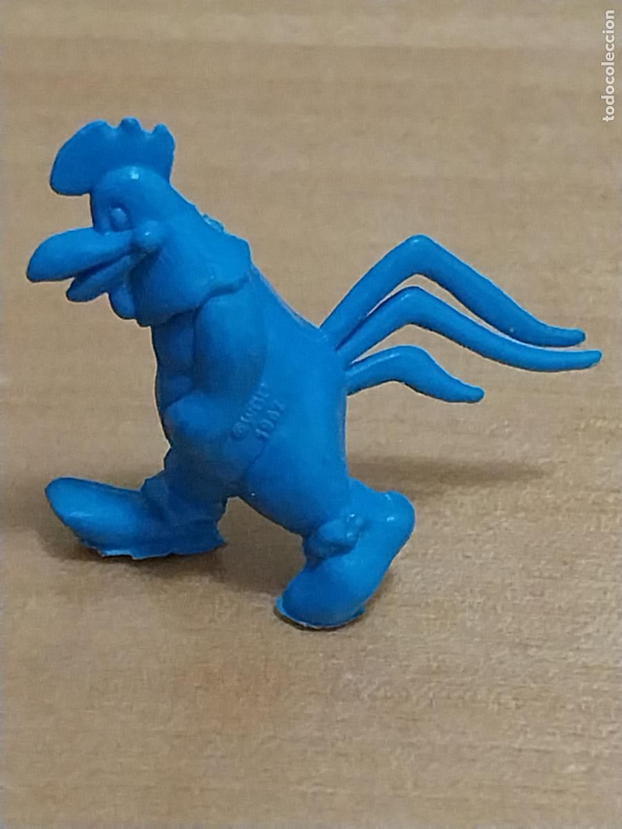 Figuras de goma y PVC: DUNKIN GALLO CLAUDIO WARNER PL&Aacute;STICO AZUL - Foto 1
