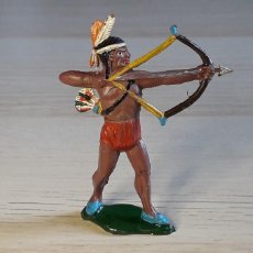 Figuras de Goma y PVC: GUERRERO INDIO CON ARCO, FABRICADO EN GOMA, TEIXIDO MADE IN SPAIN, ORIGINAL AÑOS 50.