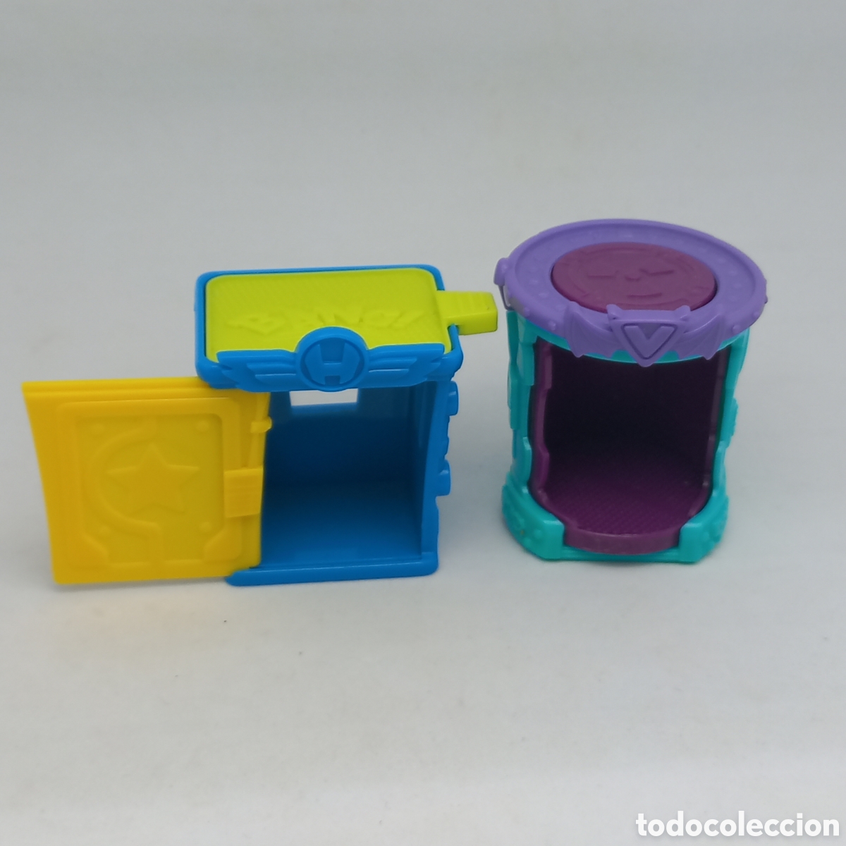 Figuras de Goma y PVC: SuperZings. Lote de 2 edificios