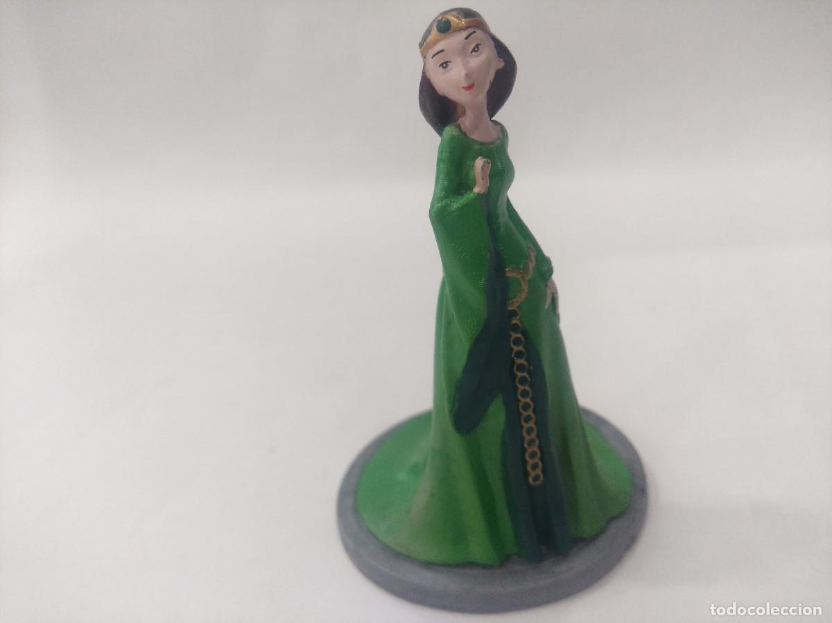 Figuras de goma y PVC: REINA ELINOR-BRAVE/PIXAR-DISNEY.