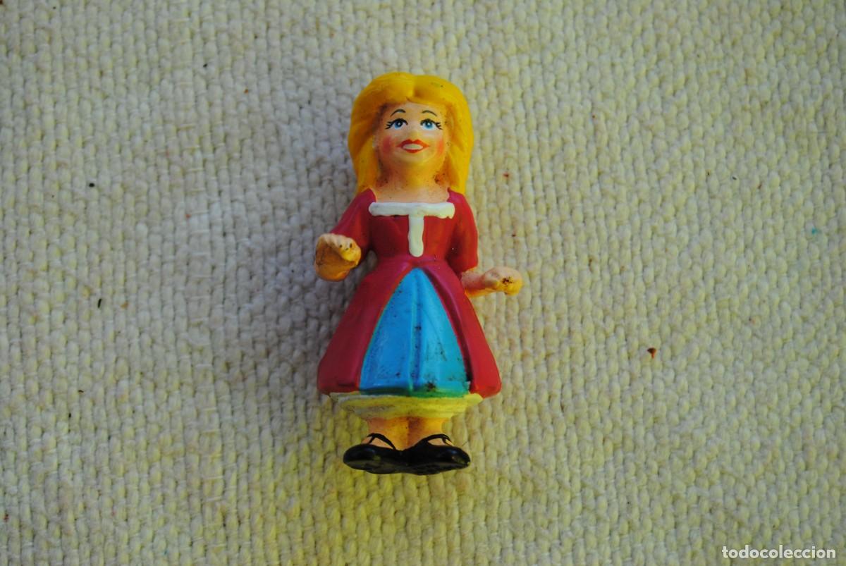 Figurines en Caoutchouc et PVC: D. Figurita de ni&ntilde;a. D.E. Ltda.