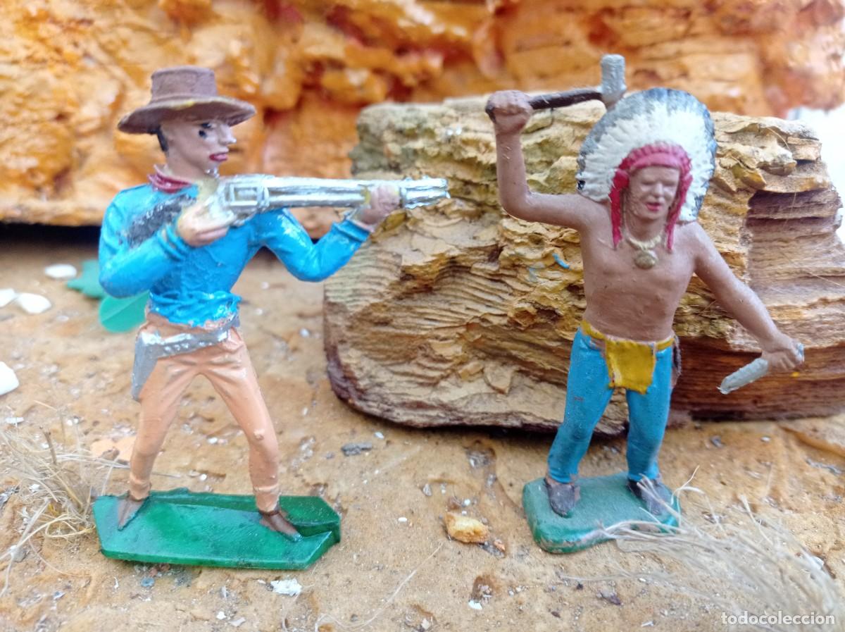 Figuras de goma y PVC: Vaquero y indio de comansi - Foto 1