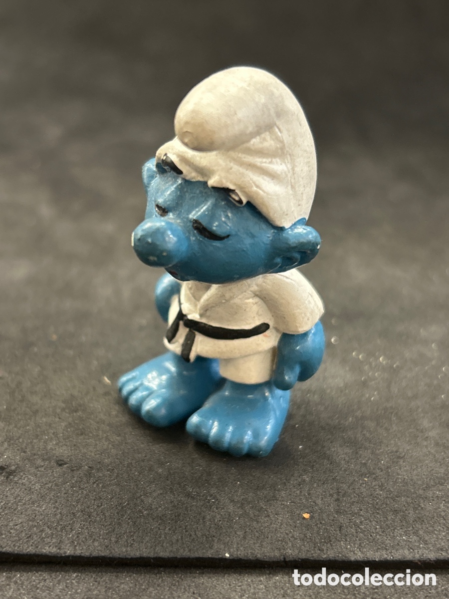 Figuras de goma y PVC: Pitufo carateca 1981 - Foto 1