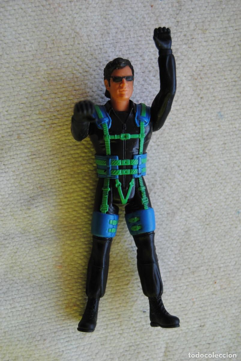 Gummi- und PVC-Figuren: N. figura articulada