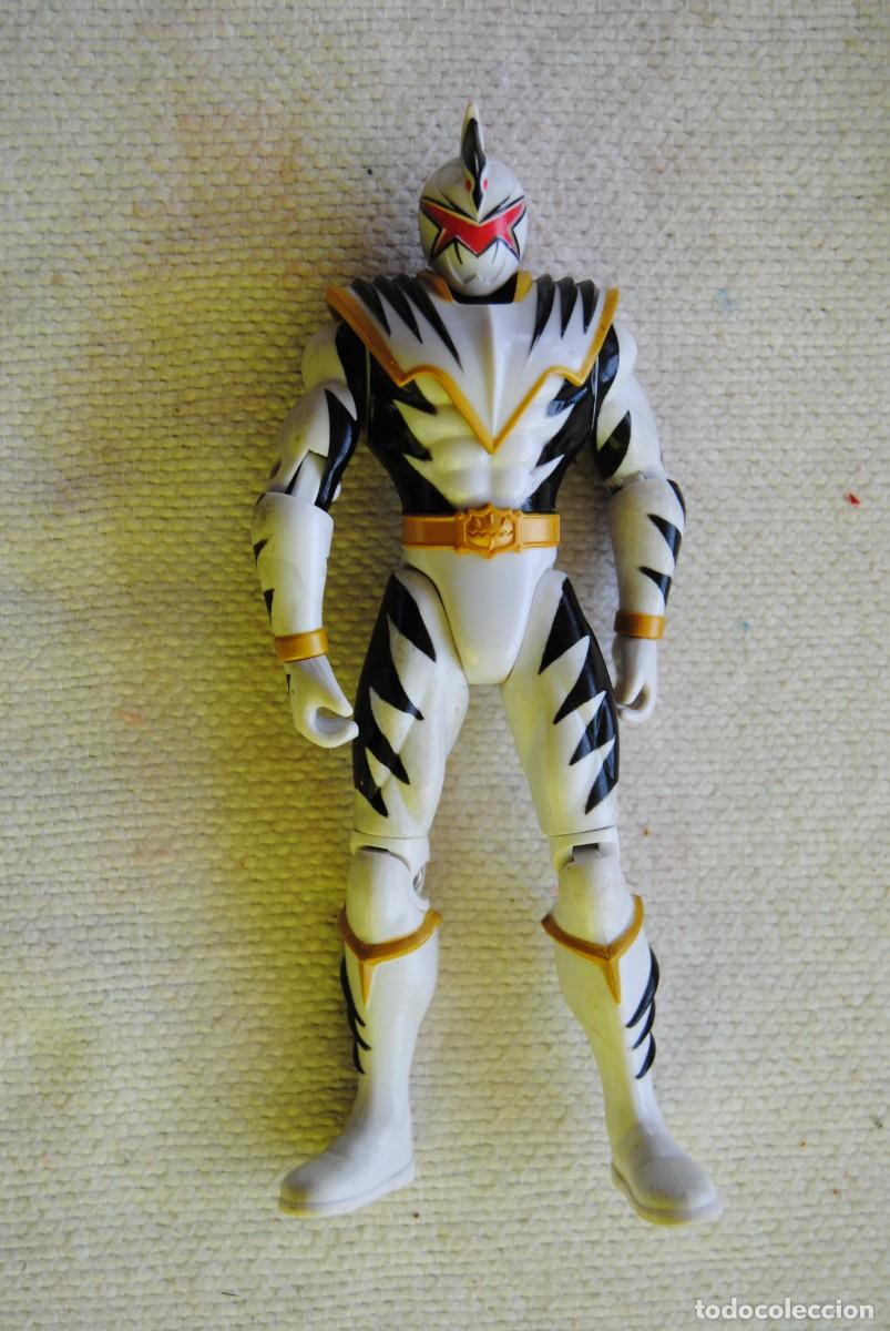 Gummi- und PVC-Figuren: N. Figura articulada