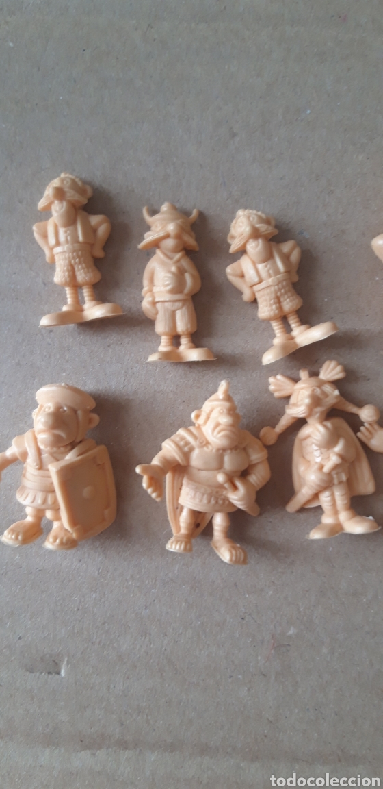 Figuras de goma y PVC: Figuras Dunkin lote - Foto 4