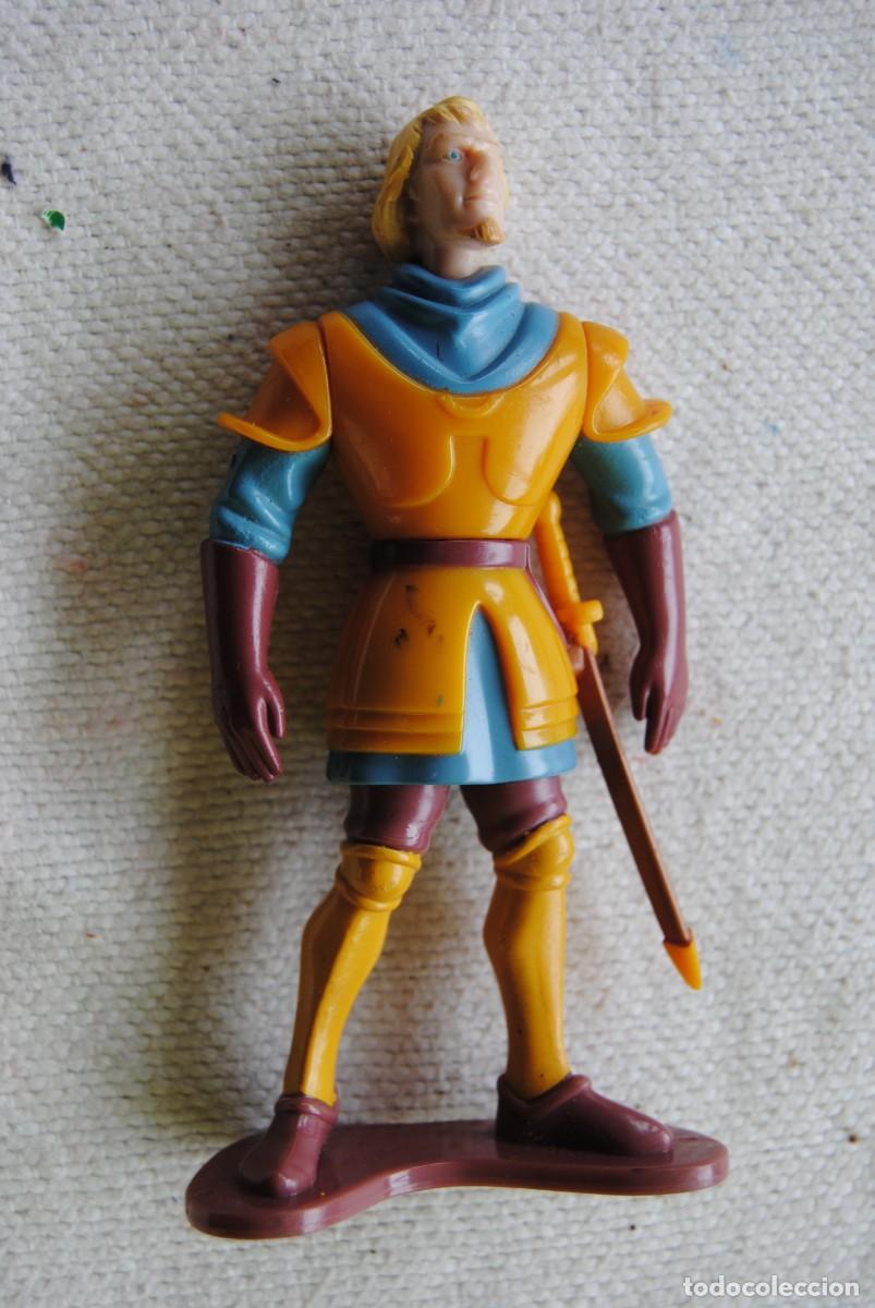 Rubber and PVC Figures: R. Figura mcdonalds. caballero notre dame